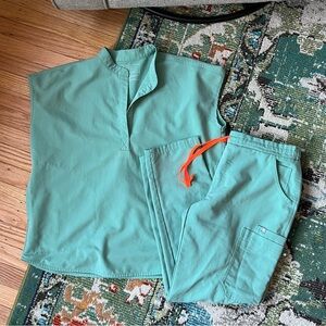 Figs Petite Scrub Set JADE Rafaela Top Yola Pants